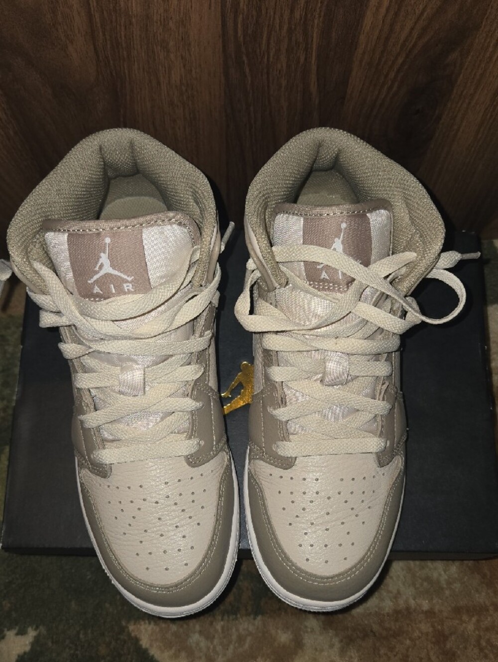 Air Jordan 1 Big Kids Mid Sneakers Size 6Y Beige and Cream - Picture 2 of 5